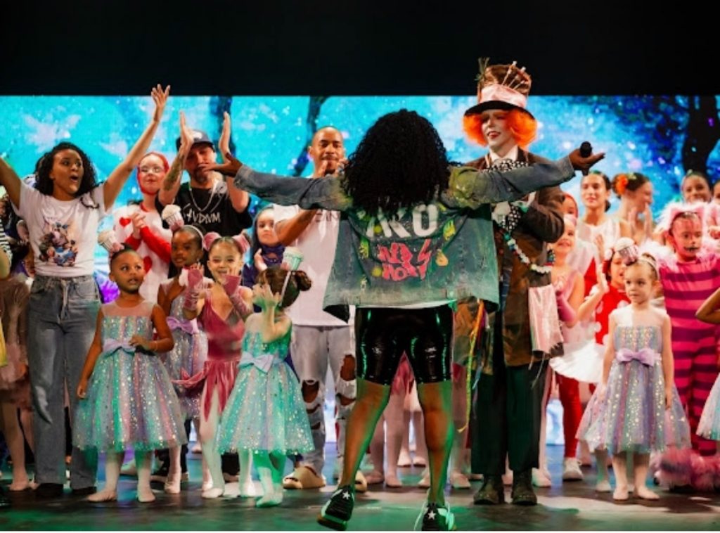 Espetáculo de dança em dose dupla movimenta o Teatro Municipal 